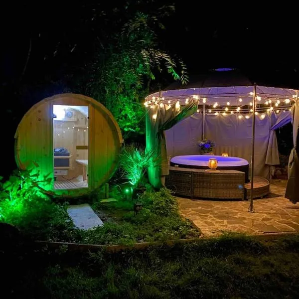 Ferien-Villa direkt am Rhein Sauna/Whirlpool, Hotel in Götterswickerhamm