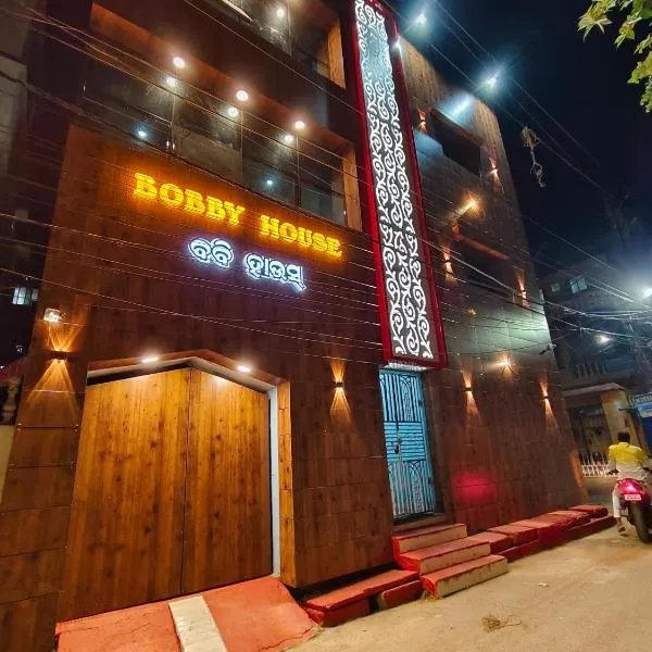 Hotel Bobby house 450m from beach & 1 km from temple, hotell Puris