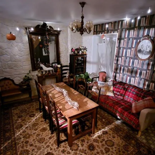 La cachette sous l'escalier, le gîte ensorcelé, hotel en Crugny