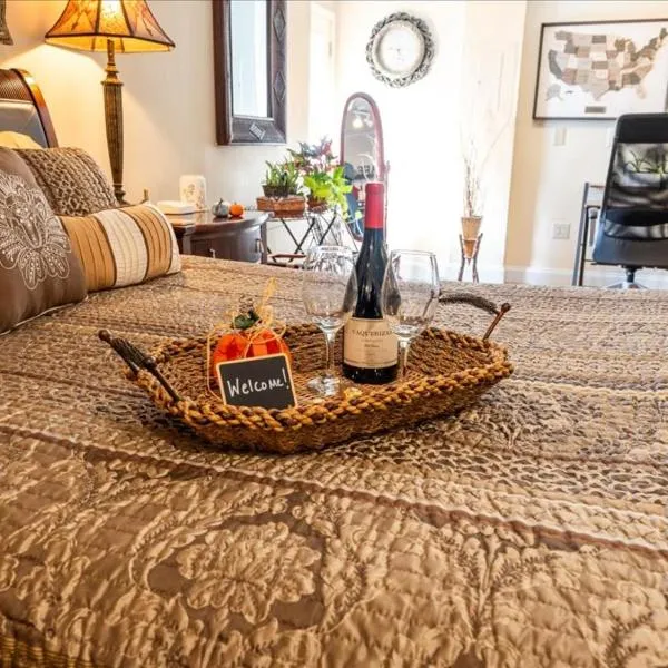 College Park-Orlando 5Star Villa Oasis - Home Away From Home - QUIET Neighborhood-PRIVATE Botanical Courtyard - mins from EOLA,DT, Winter Park - Free Parking & EV Plug In, hotel a Orlando
