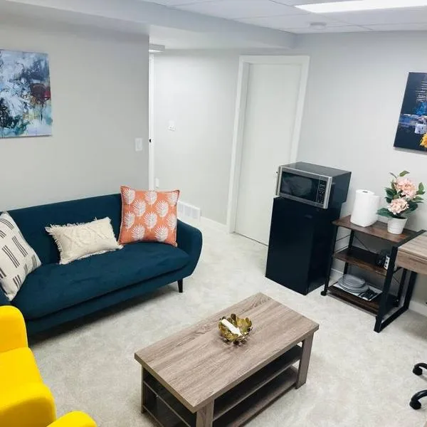 1 Bedroom modern basement suite with private entrance, hotel v destinaci Winnipeg
