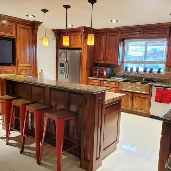 Spacious West El Paso 19 min from Airport, Fort Bliss Military Base, hotel v destinaci El Paso