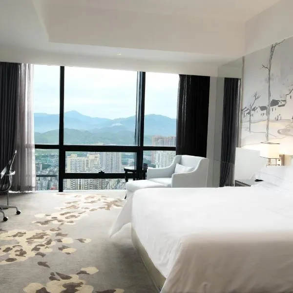 Huaqiang Plaza Hotel Shenzhen, Enjoy Complimentary Afternoon Tea & Mini Bar & Night Snack, hotel in Liantang