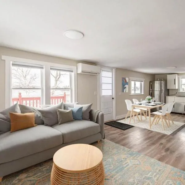 Waterfront House near Pomquet Beach- 2 bedrooms, Pet-Friendly, hotel v destinaci Antigonish
