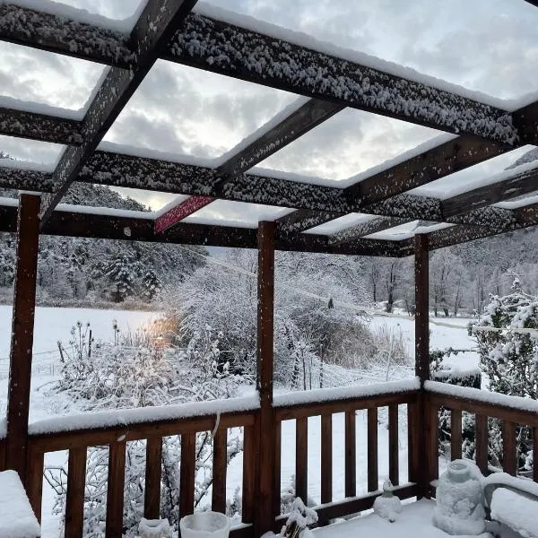 Le mobilhome Chez Camille, hotel in Veynes