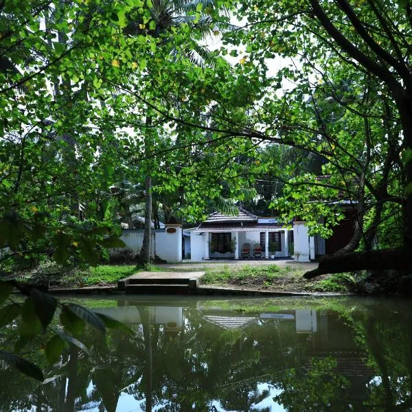 Ashtaman's Chayakadaveedu, hotel v destinaci Kollam