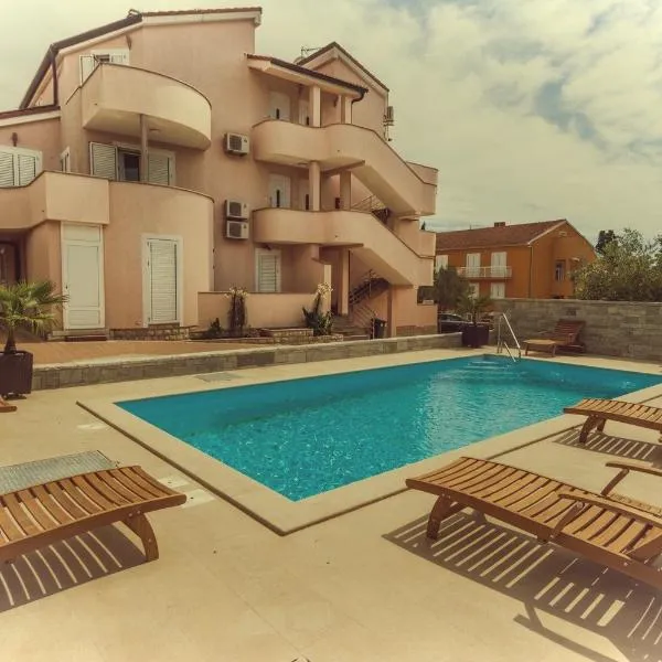 Apartments Basilea No. 2, hotel in Biograd na Moru