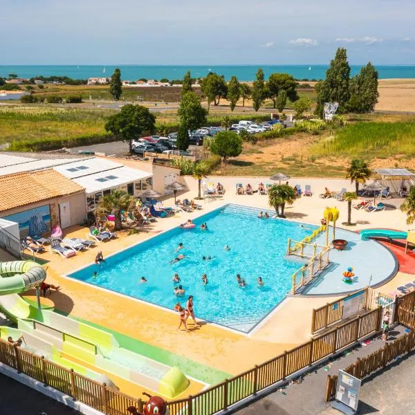 Camping Les Peupliers, hotel v destinaci La Flotte