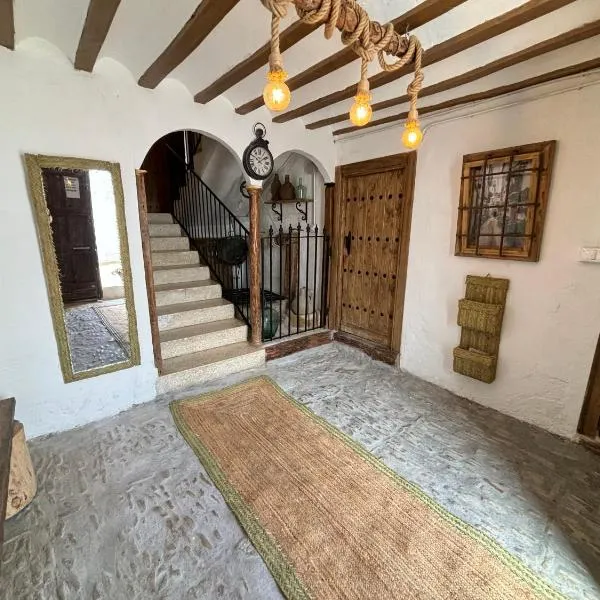 Casa De La Aguadora, hotel a Iznatoraf