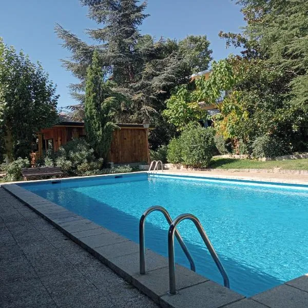 Jardín Las Secuoyas, hotel en Becerril de la Sierra