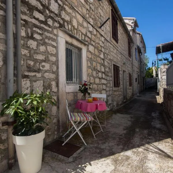 Apartments Lotti 2, hotel in Stari Grad