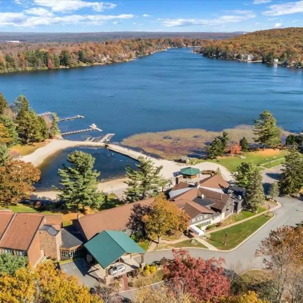 The Lodge Luxury Resort At Lake Harmony, hotel in Locust Lakes Village