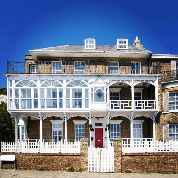 Marine Parade House F4 Next to Dover Port, White Cliffs, Beach, Castle, hotell i Dover
