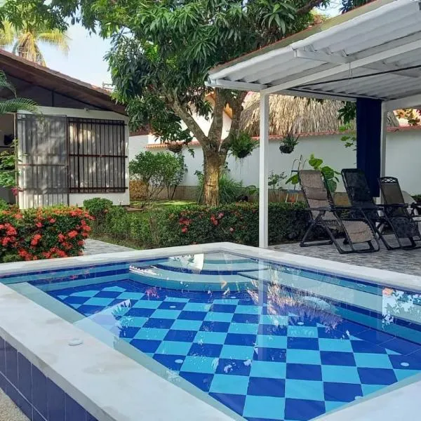 Casa vacacional con Jacuzzi privado y BBQ, hotel v destinaci Carmen de Apicalá