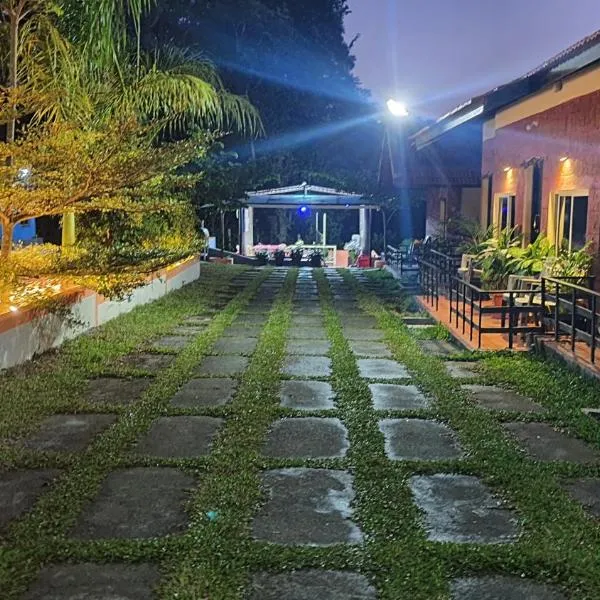 Redrock homestay, hótel í Aldūr