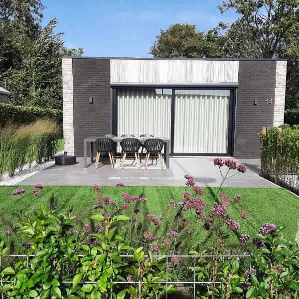 Prachtige bungalow op vakantiepark bij zee., hotel v destinaci Baarland