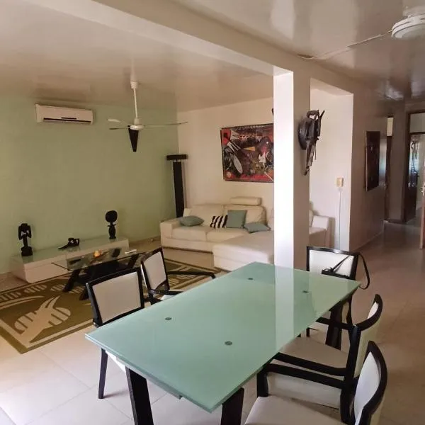 Appartement "AMINA" mit Pool, hotel em Saly Portudal