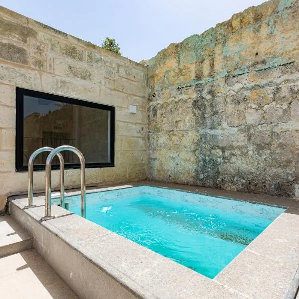 Historical Mdina Gem, Lux HOME with Rooftop Pool by 360 Estates, ξενοδοχείο σε Mdina