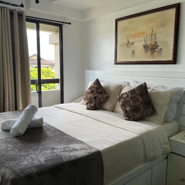 Joling's Crib wid Netflix and strong wifi and with a small veranda and facing amenities, ξενοδοχείο σε Davao City