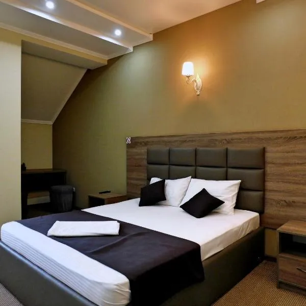 Hotel & Banquet Hall SV Airport Parkway, hotel in Todireşti