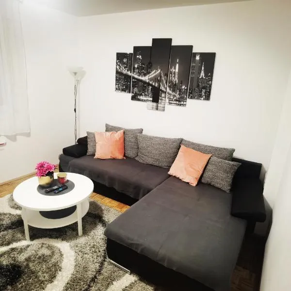 Privatni Smještaj Harmony, hotel v destinaci Osijek