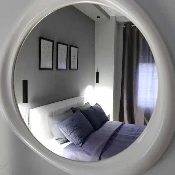 Luxury condo in Tirana, hótel í Tírana