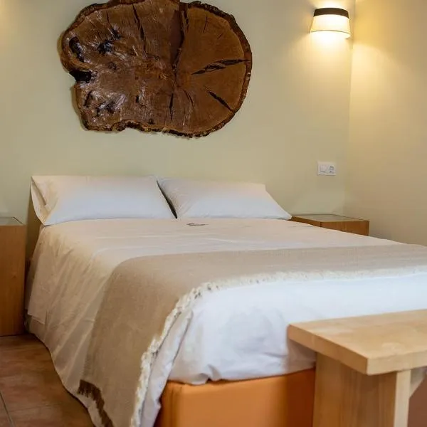 Pallozas Turísticas Ridicodias - A Vieira, hotel in Nocedo del Valle