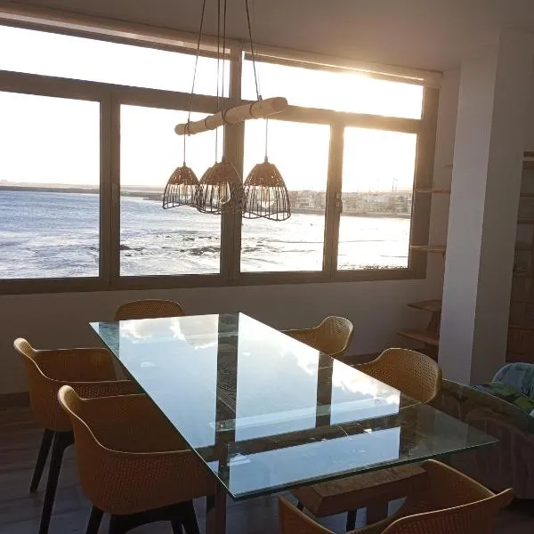 Sea View on Arinaga Beach, отель в городе Аринага
