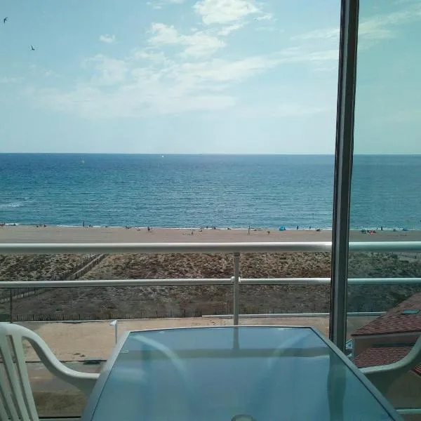 Appartement 3 pièces front de mer, hotel v destinácii Le Barcarès