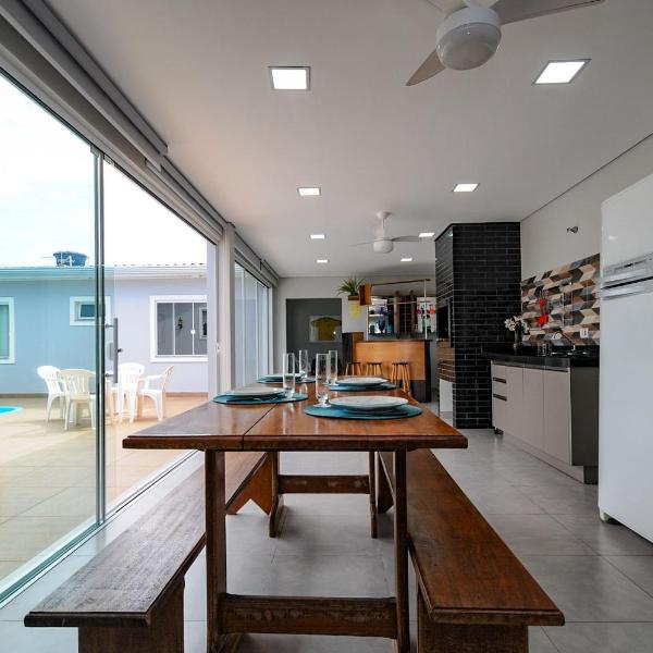 12 hóspedes - PISCINA tratamento com água salgada - Cozinha GOURMET - 4 QUARTOS - 3 BANHEIROS - GARAGEM - ESCRITORIO - 2,1 km do Cataratas JL Shopping