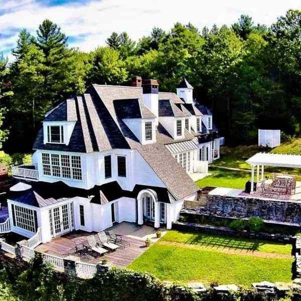 Adams Hill House Retreat - Artist-Architect's Estate, Newfane Vermont: West Dover şehrinde bir otel