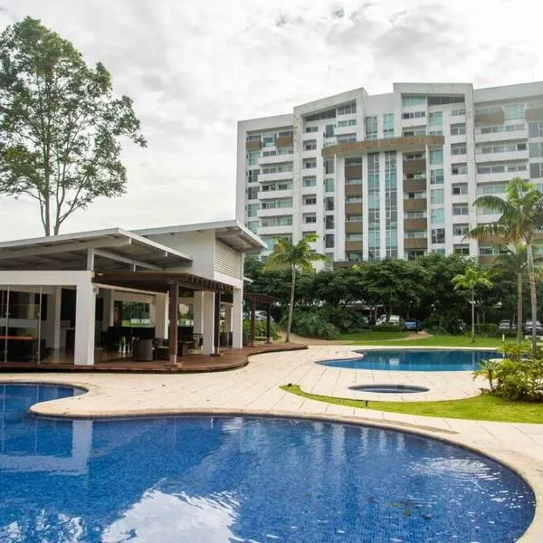 Luxury NEW Apt -24/7 sec- 10 min from SJO Airport, hotel v destinaci Heredia
