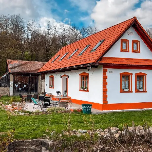 Charming Gingerbread Cottage in heart of Liptov – hotel w mieście Jakubowiany