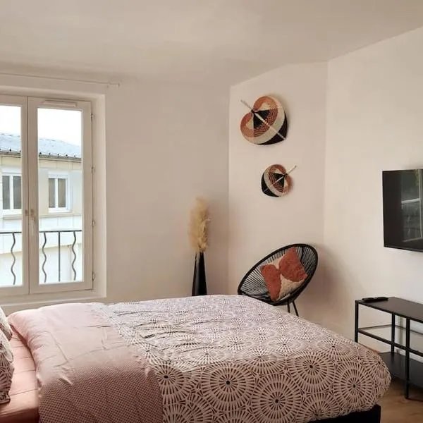 Maison spacieuse à 35' Paris - 20' Versailles, Hotel in Rambouillet