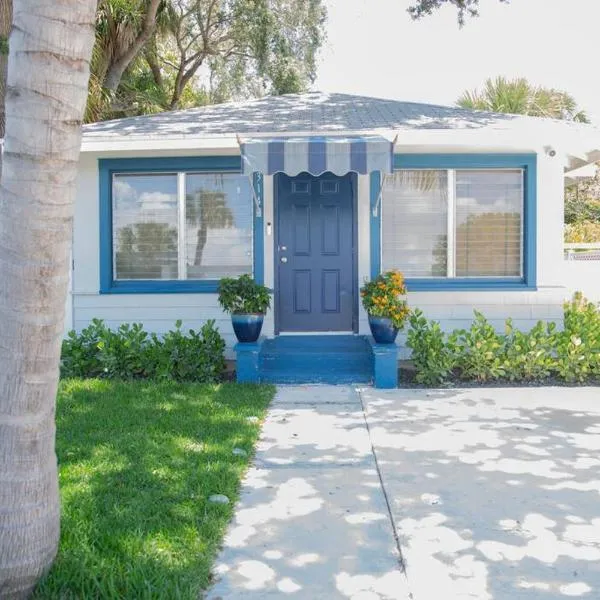 Two bedroom ranch with private deck close to beach, hotel v destinaci Lake Worth