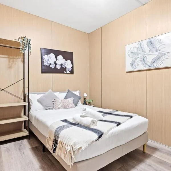 Viesnīca Double Room in Gordon near Train & Bus - 1 person pilsētā Pymble