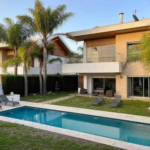 Luxury Villa Oasis, Bouznika Bay, hotel in Bouznika