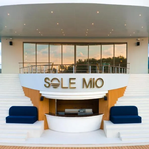 Sole Mio Boutique Hotel and Wellness - Adults Only: Bang Tao Plajı şehrinde bir otel