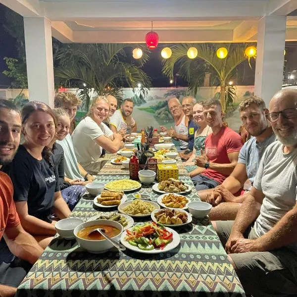 YoLo Pool Bar Villas & Garden Restaurant，位于峰牙的酒店