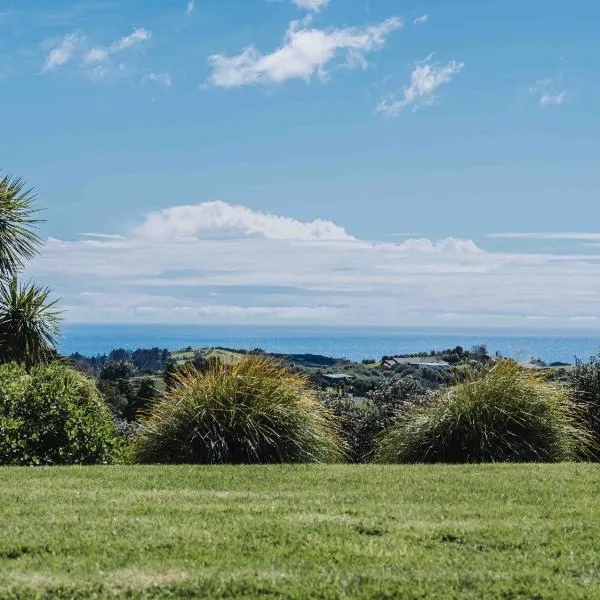 Matapouri & Tutukaka Spectacular Coastal Views- Aroha Luxury Guest Suite, hótel í Helena Bay