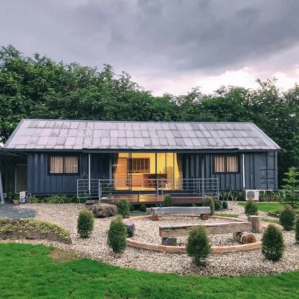 Skugga Farm Cabin, hotel in Mae On