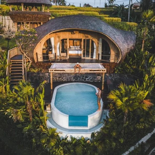 ๋จ๊ฐ๋๋์ ์์นํ ํธํ
Jungleight Bali