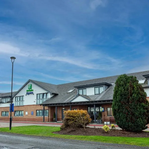 Holiday Inn Express Edinburgh Airport, an IHG Hotel, מלון באינגליסטון