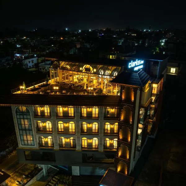 Clarks Inn Express, Rishikesh، فندق في Rāni Pokhri