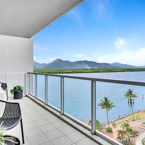 901 Harbour Lights with Ocean Views, hotell i Cairns