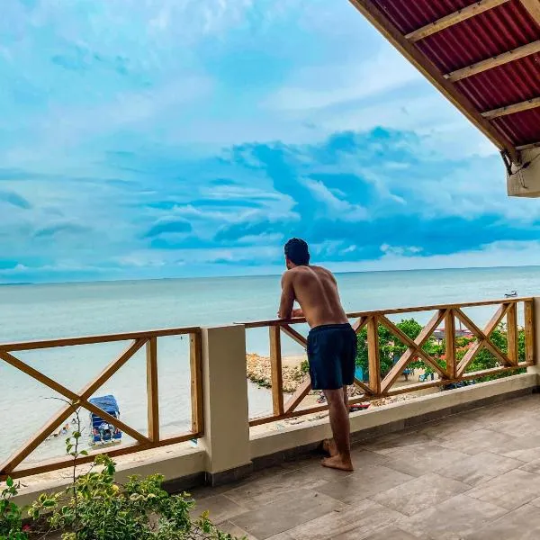 Merakai Hostel Rincon del Mar, хотел в Rincón