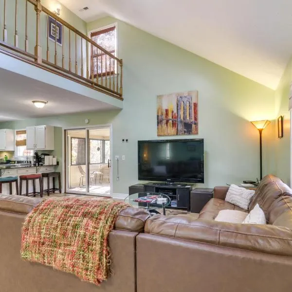 Spacious Family Home with Deck at Massanutten Resort, hotel in McGaheysville