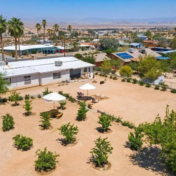 8min To Joshua Tree National Park . Spa . Firepit . Star Gaze, hotel v destinaci Twentynine Palms