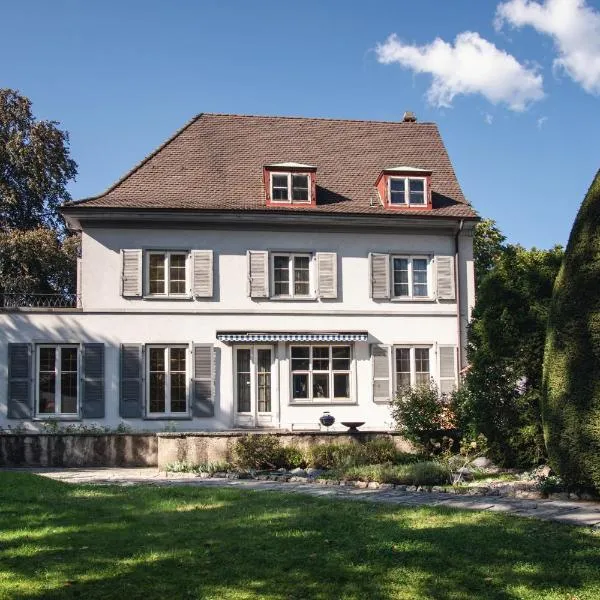 Beautiful Villa in the Heart of Basel, hotel v Basileji