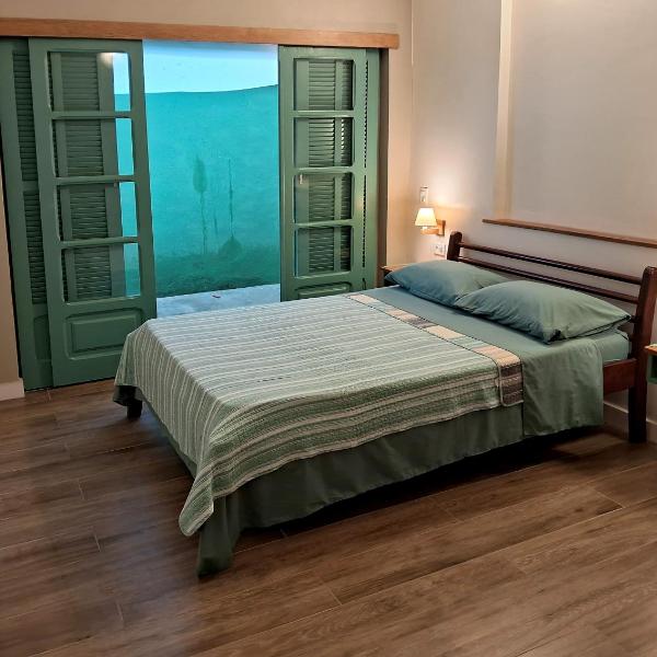 Suítes em casa de família com entrada independente